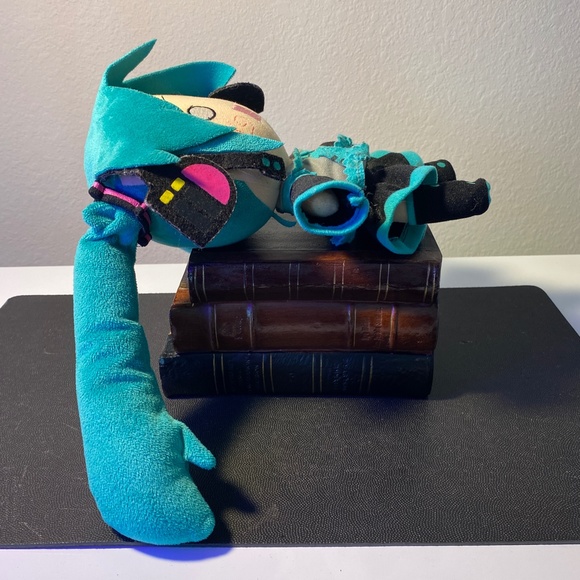 Hatsune Miku Stuffed Doll - Picture 6 of 10